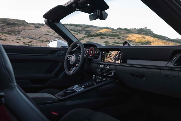   Porsche 911 GTS Cabrio