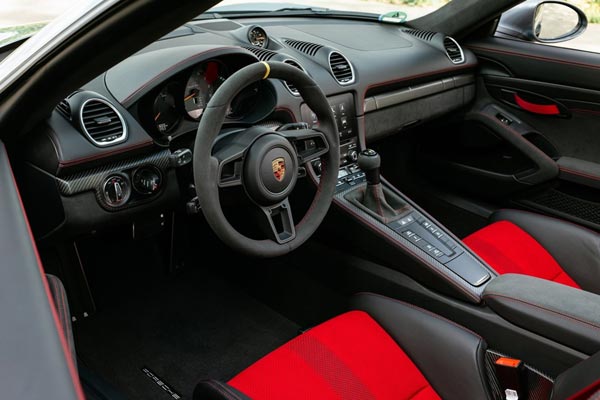   Porsche 718 Spyder RS