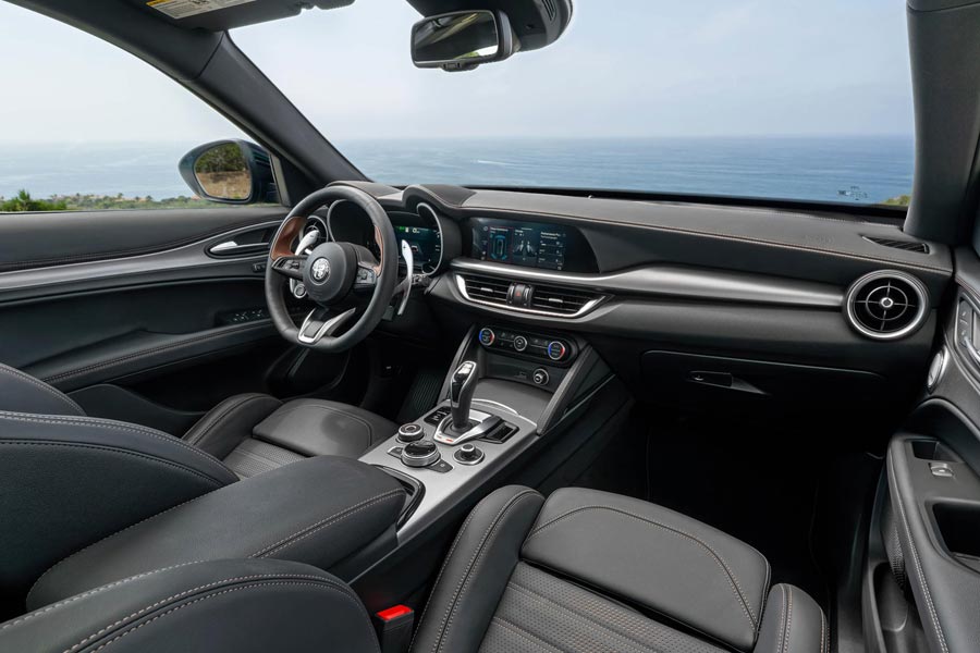 ���� ������ Alfa Romeo Stelvio. �������� Alfa Romeo Stelvio