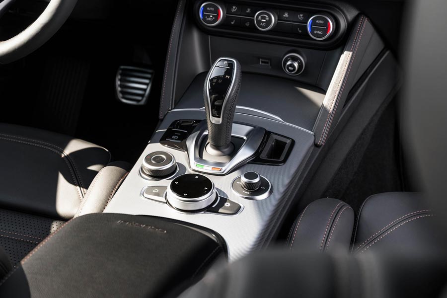 ���� ������ Alfa Romeo Stelvio. �������� Alfa Romeo Stelvio