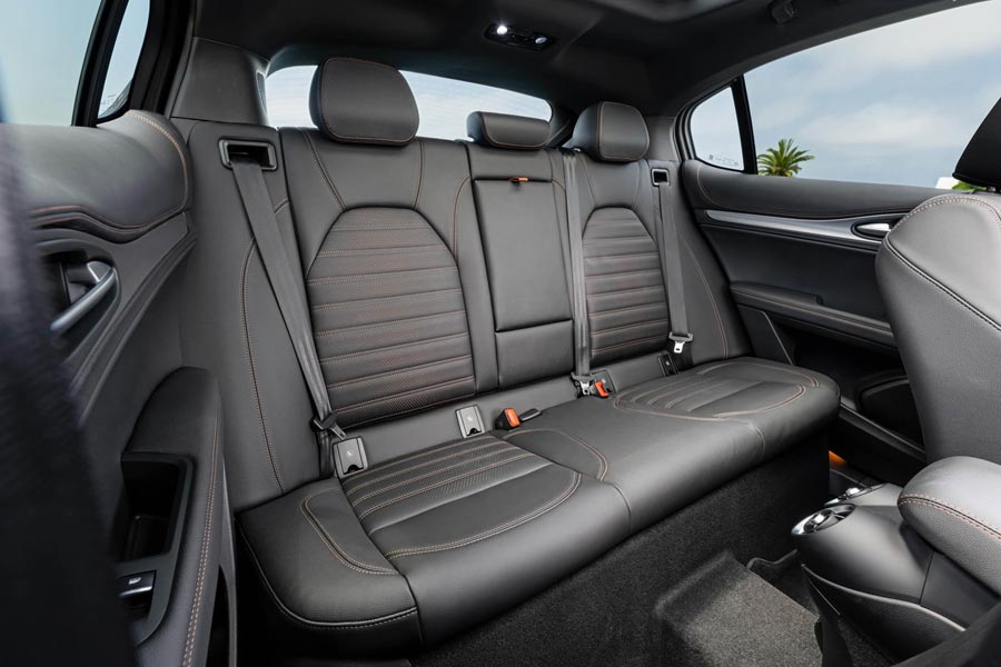���� ������ Alfa Romeo Stelvio. �������� Alfa Romeo Stelvio