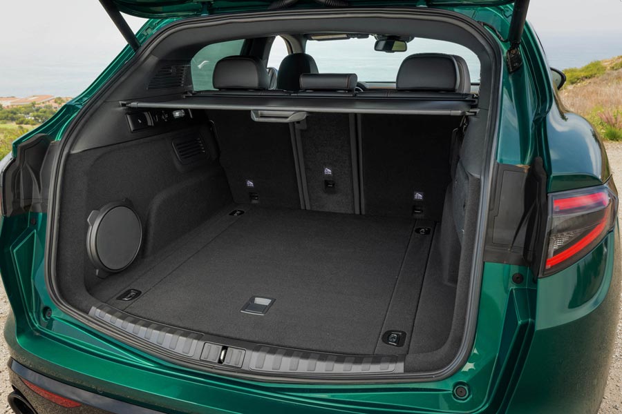 ���� ������ Alfa Romeo Stelvio. �������� Alfa Romeo Stelvio