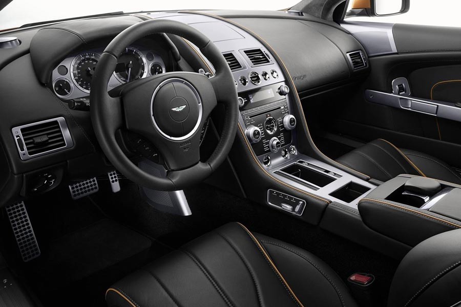 Фото салона Aston Martin Virage. Интерьер Aston Martin Virage