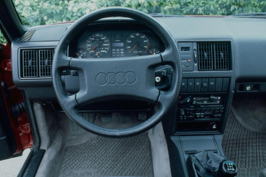   Audi 200.  Audi 200