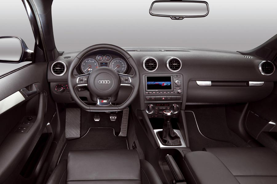 Фото салона Audi S3 Sportback. Интерьер Audi S3 Sportback