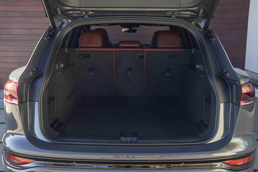   Audi SQ6 e-tron.  Audi SQ6 e-tron