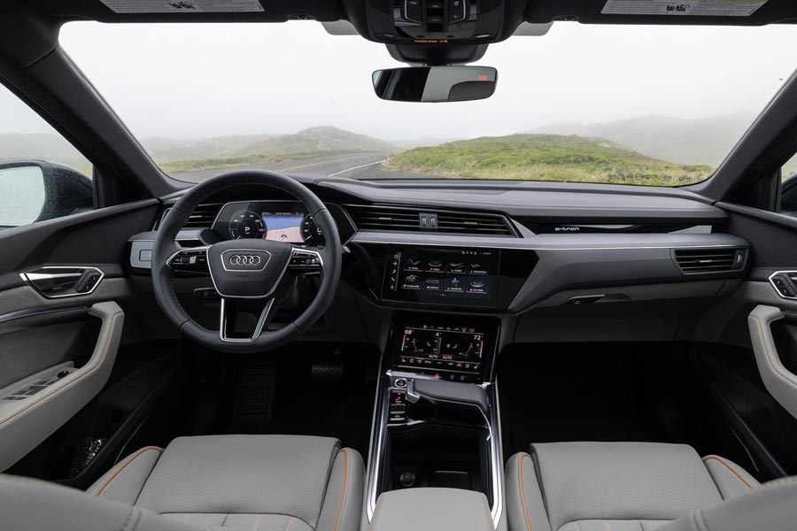   Audi Q8 Sportback e-tron.  Audi Q8 Sportback e-tron