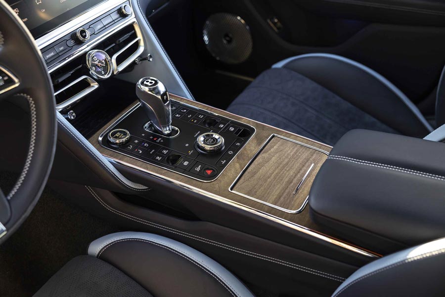   Bentley Flying Spur.  Bentley Flying Spur