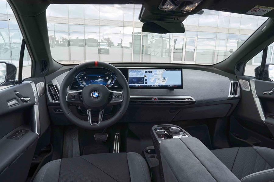   BMW iX M70.  BMW iX M70