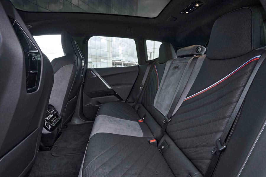   BMW iX M70.  BMW iX M70