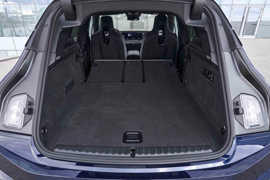   BMW iX M70.  BMW iX M70