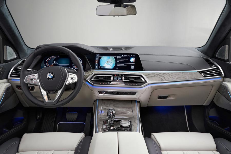   BMW X7.  BMW X7