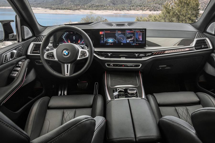   BMW X7 M60i.  BMW X7 M60i