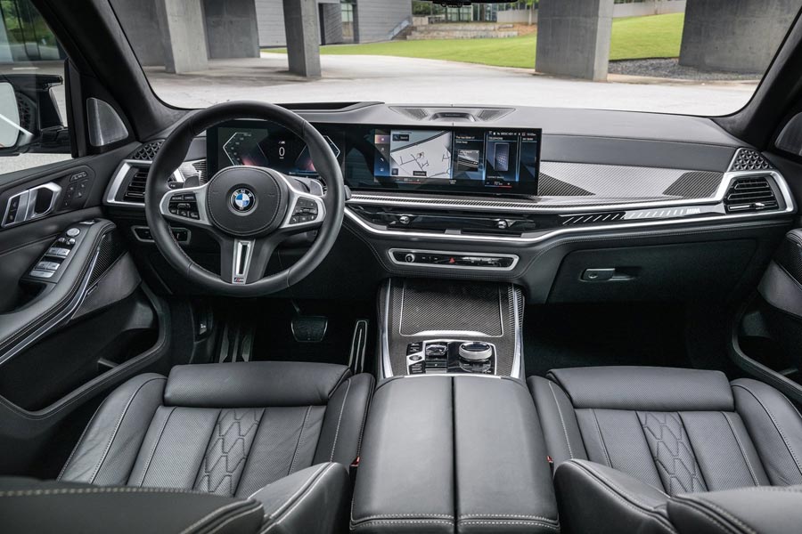   BMW X7 M60i.  BMW X7 M60i