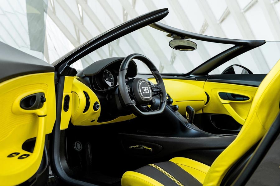   Bugatti Mistral.  Bugatti Mistral