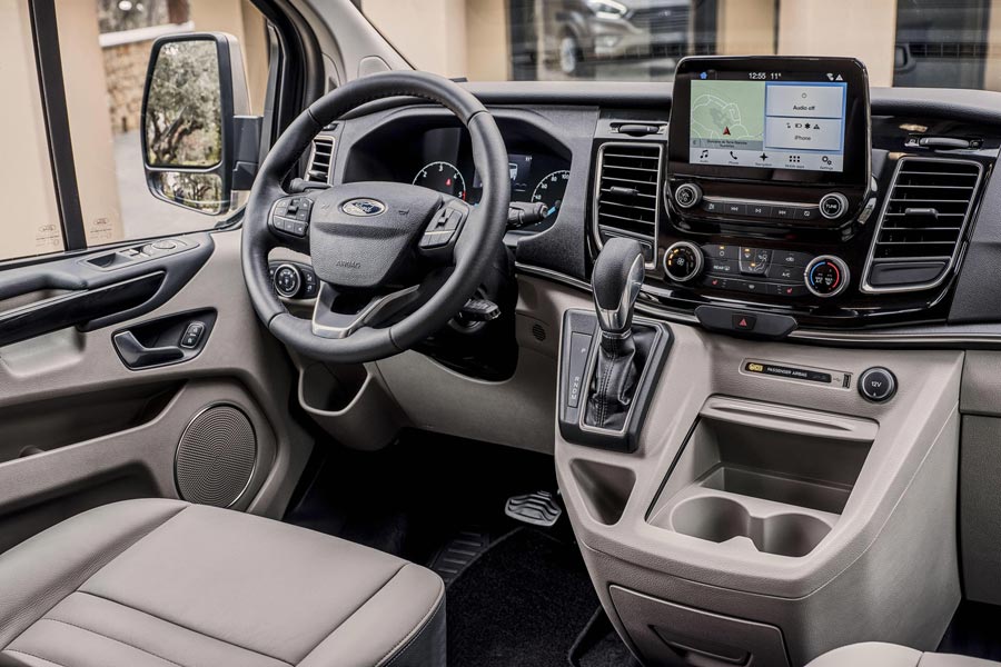   Ford Tourneo Custom LWB.  Ford Tourneo Custom LWB