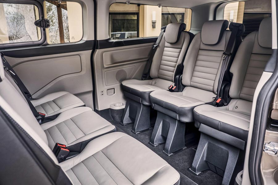   Ford Tourneo Custom LWB.  Ford Tourneo Custom LWB