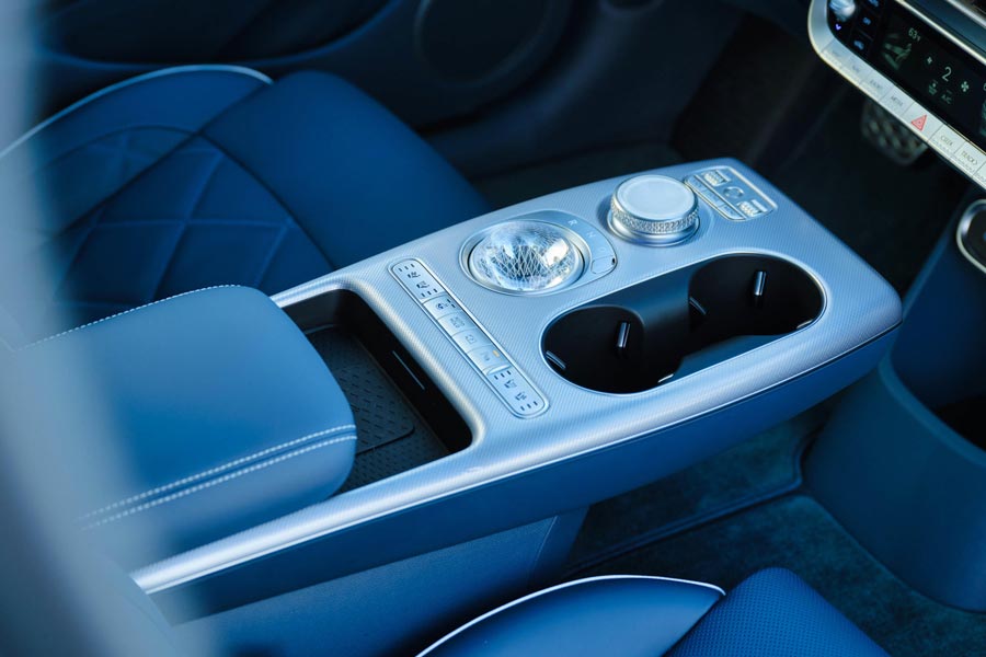 ���� ������ Genesis GV60. �������� Genesis GV60