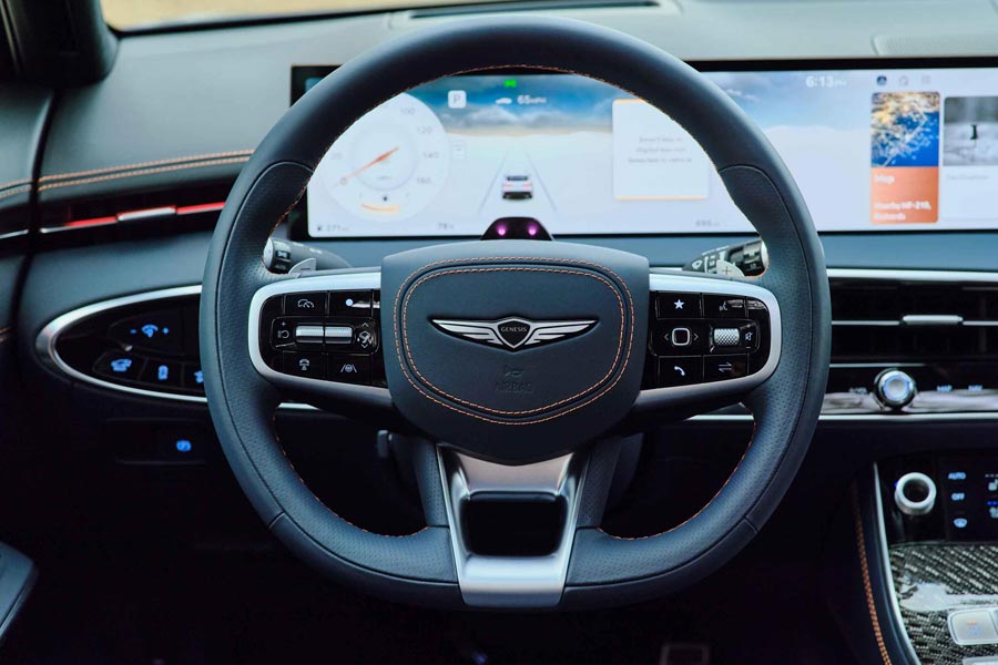   Genesis GV70.  Genesis GV70