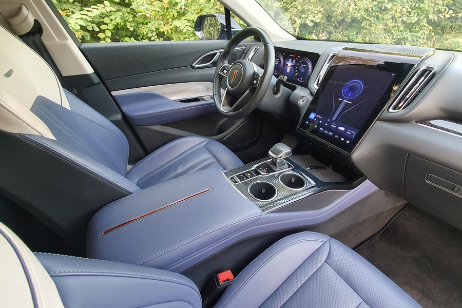   Hongqi HS3.  Hongqi HS3