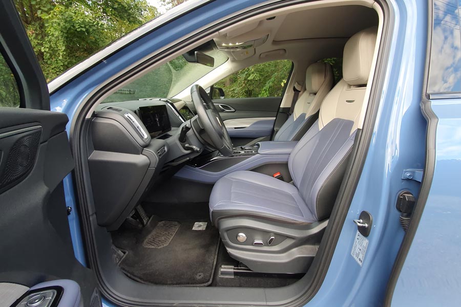   Hongqi HS3.  Hongqi HS3