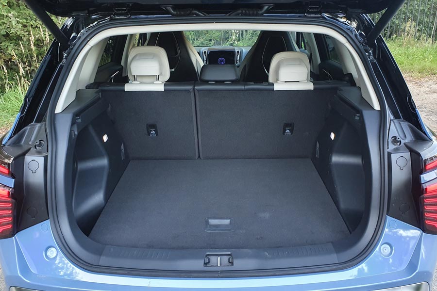   Hongqi HS3.  Hongqi HS3