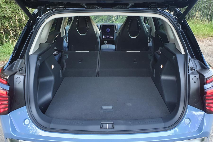   Hongqi HS3.  Hongqi HS3