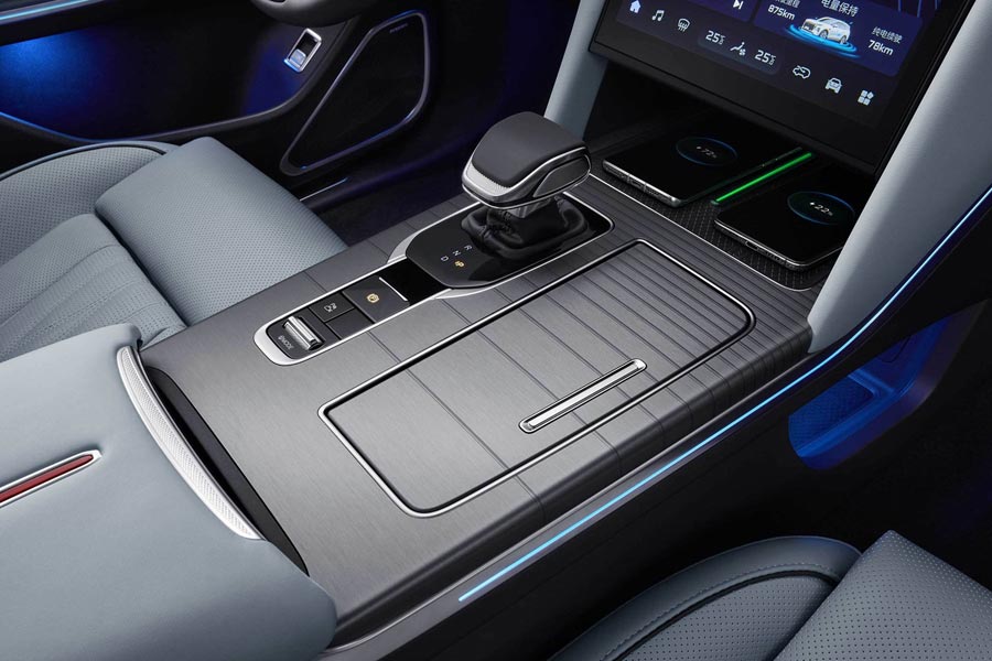   Hongqi HS7.  Hongqi HS7