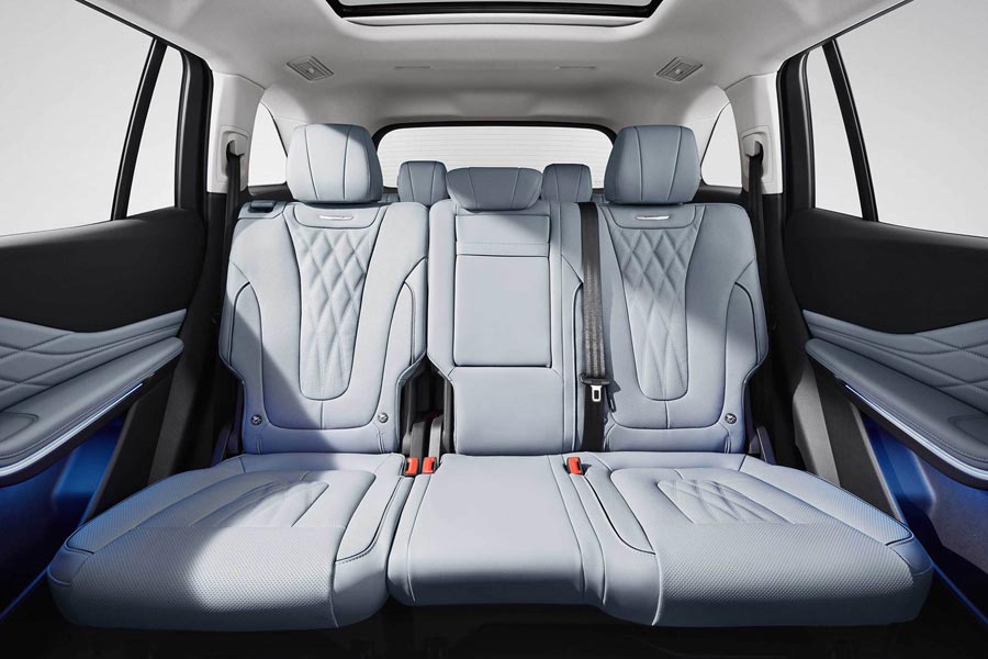   Hongqi HS7.  Hongqi HS7