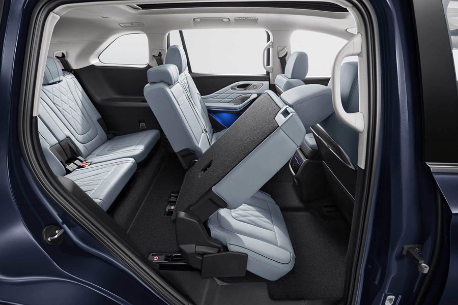   Hongqi HS7.  Hongqi HS7