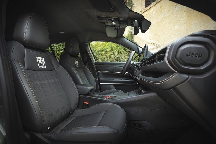 ���� ������ Jeep Avenger 4xe. �������� Jeep Avenger 4xe