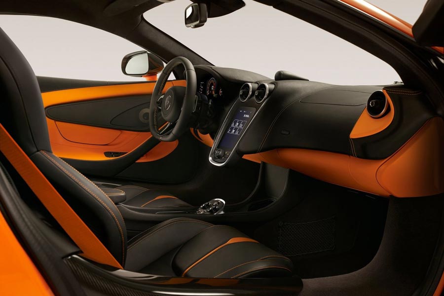   McLaren 570S.  McLaren 570S