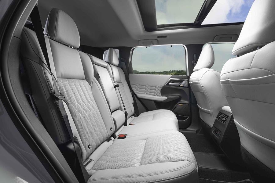   Mitsubishi Outlander PHEV.  Mitsubishi Outlander PHEV