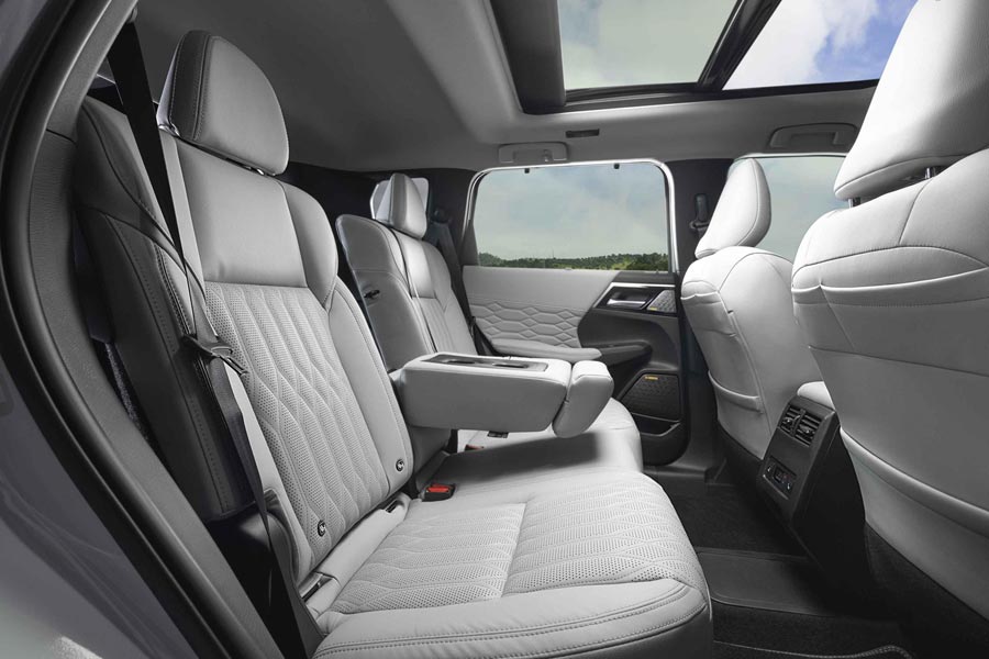   Mitsubishi Outlander PHEV.  Mitsubishi Outlander PHEV