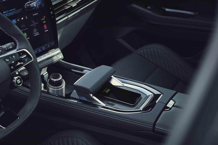   Renault Austral.  Renault Austral