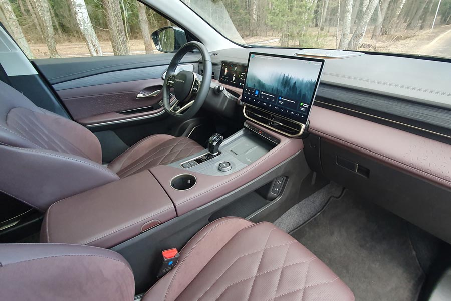   Soueast S09.  Soueast S09