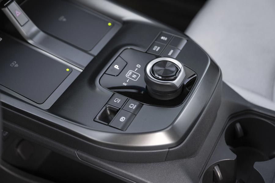 ���� ������ Toyota C-HR Plus. �������� Toyota C-HR Plus