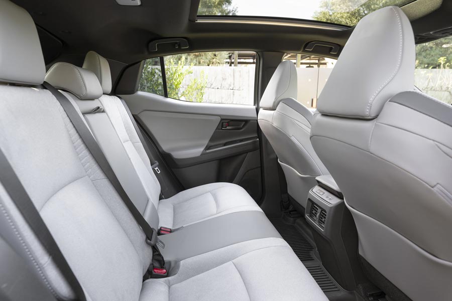 ���� ������ Toyota C-HR Plus. �������� Toyota C-HR Plus