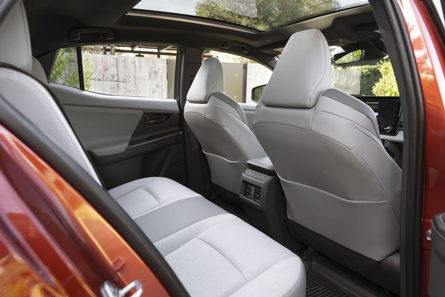 ���� ������ Toyota C-HR Plus. �������� Toyota C-HR Plus