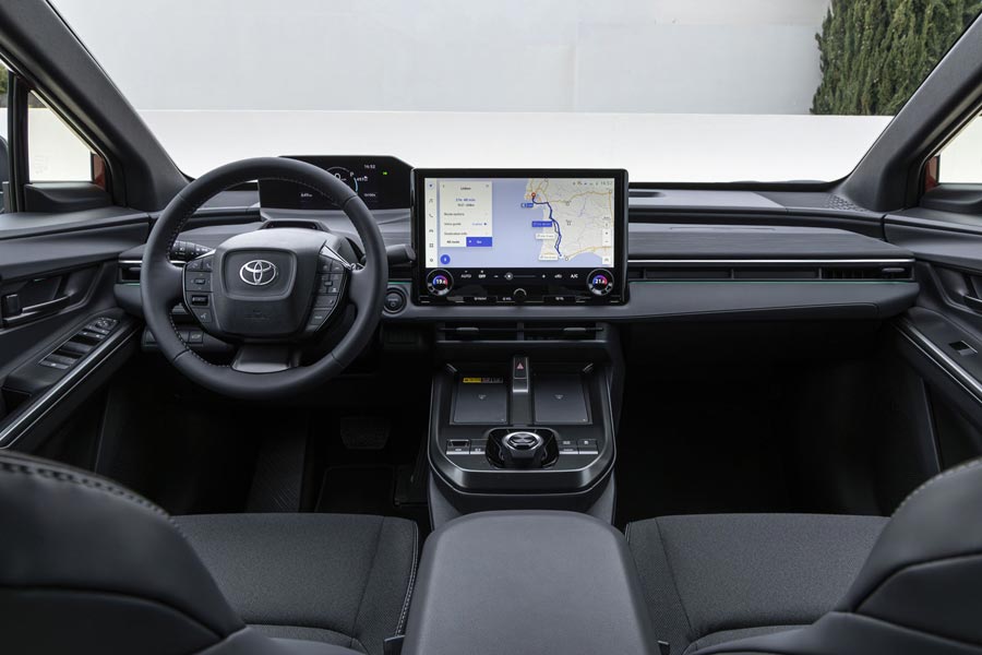 ���� ������ Toyota C-HR Plus. �������� Toyota C-HR Plus