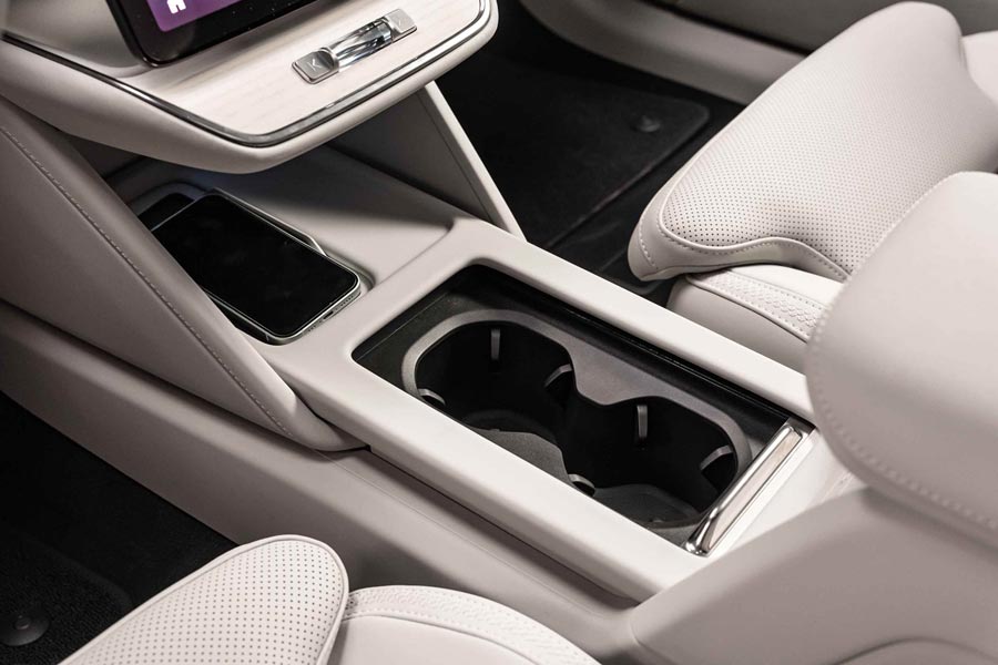   Volvo ES90.  Volvo ES90