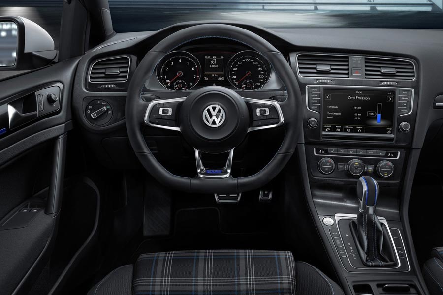   Volkswagen Golf GTE.  Volkswagen Golf GTE