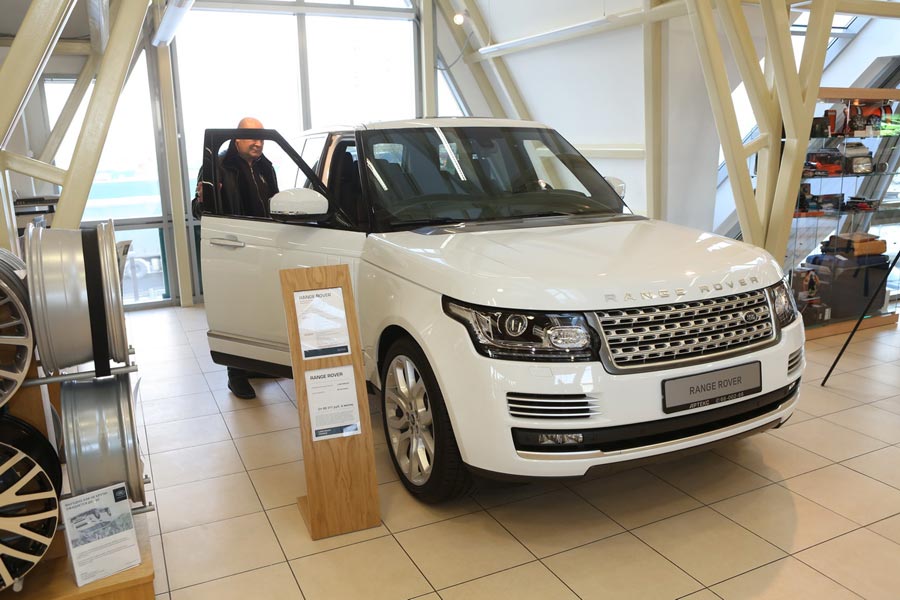 Кто покупает range rover