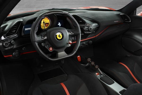 Ferrari      V8 - 1