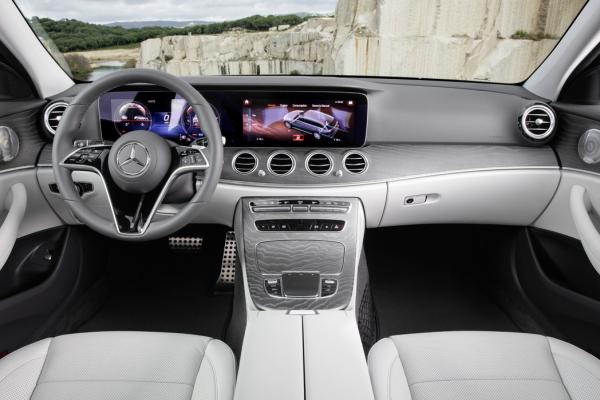 Mercedes E-Class All-Terrain    - 1