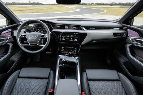 Audi e-tron     - 2