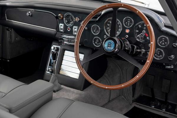 Aston Martin    DB5 - 3