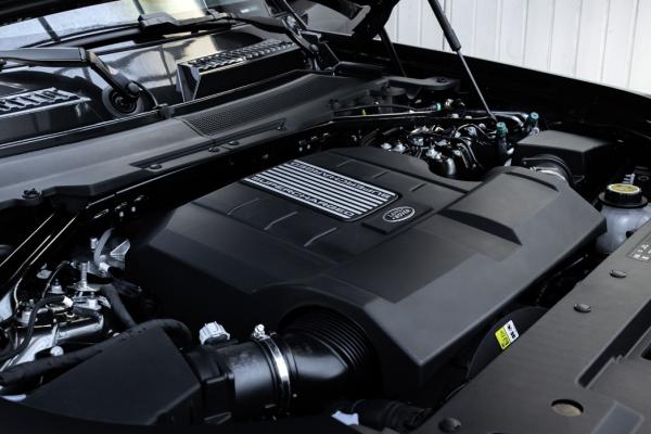 Land Rover Defender     V8 - 1