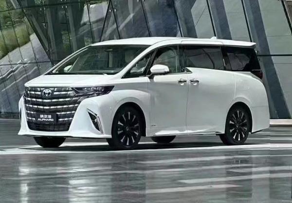 Toyota Alphard 2023.  Toyota 