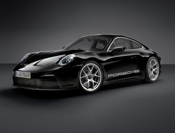 Porsche 911 ST.  Porsche 